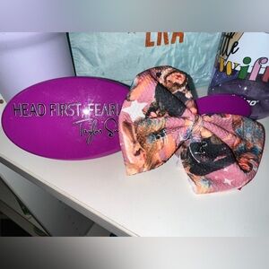 Taylor Swift Wet brush and Bow Set